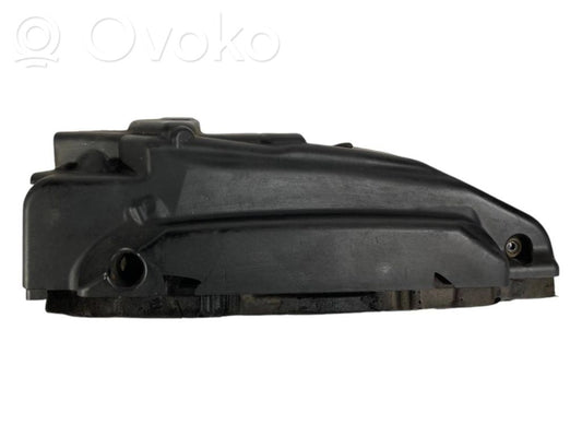 Engine cover (decorative trim)