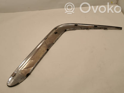 Priekšpusē dekoratīva bampera uzlikas