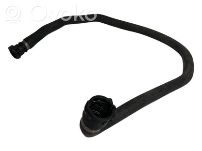 Caurulīte (-es) / šļūtene (-es)