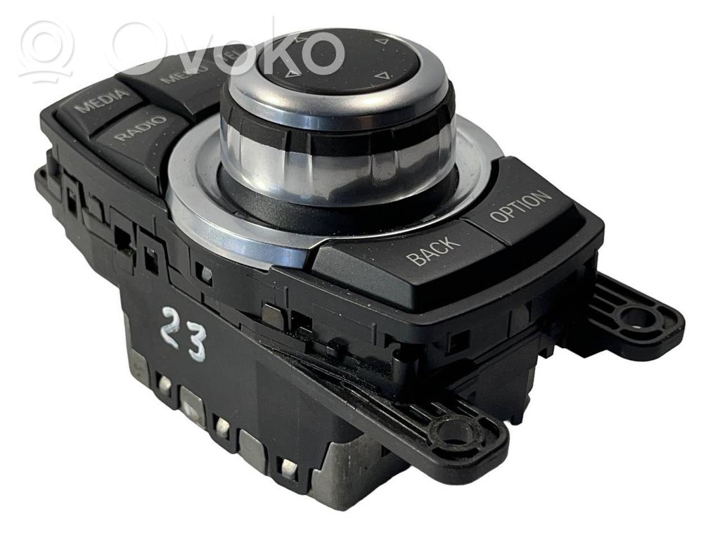 Multimediju kontrolieris