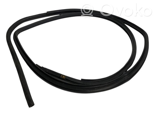 Priekšpusē apdares gumija (virsbūvē)