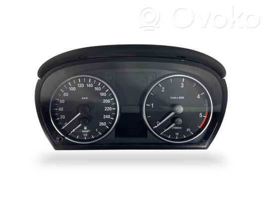 Speedometer (in the instrument panel)