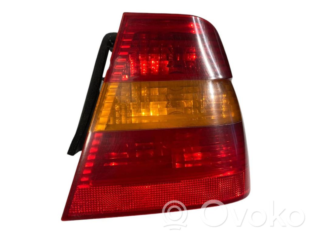 Aizmugurējais lukturis virsbūvē