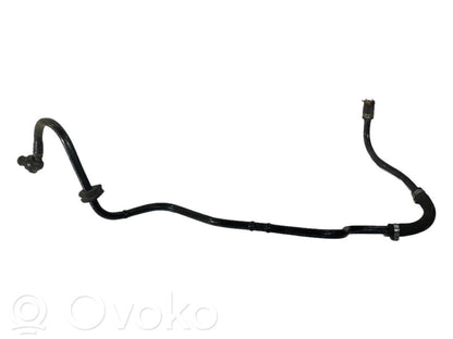 Caurulīte (-es) / šļūtene (-es)