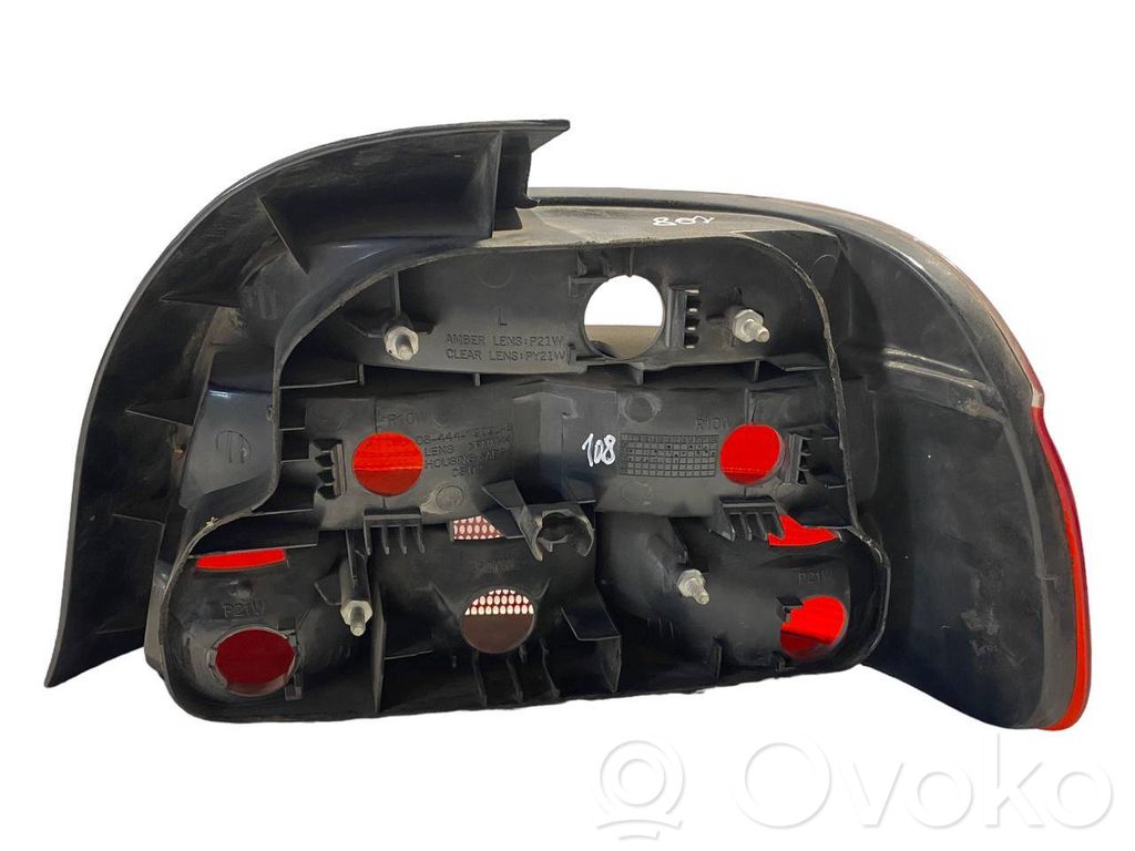 Aizmugurējais lukturis virsbūvē