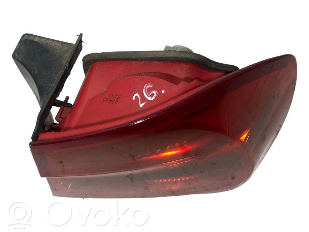 Aizmugurējais lukturis virsbūvē