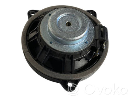 Skaļrunis (-i) priekšējās durvīs