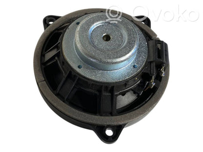 Speaker(s) in front door