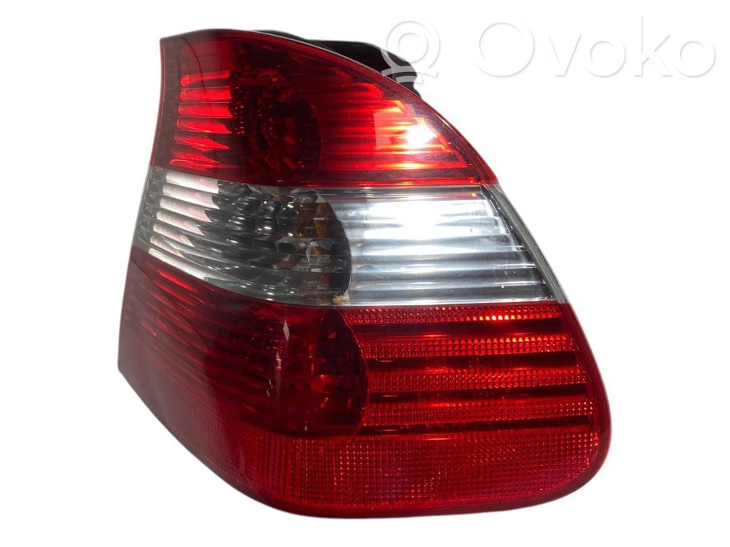 Aizmugurējais lukturis virsbūvē