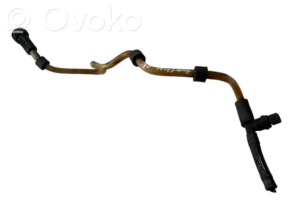 Caurule (-es) / šļūtene (-es)