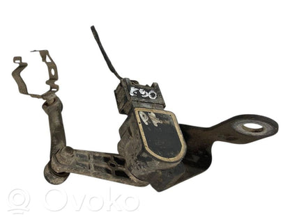 Augstuma sensors (priekšējo lukturu)