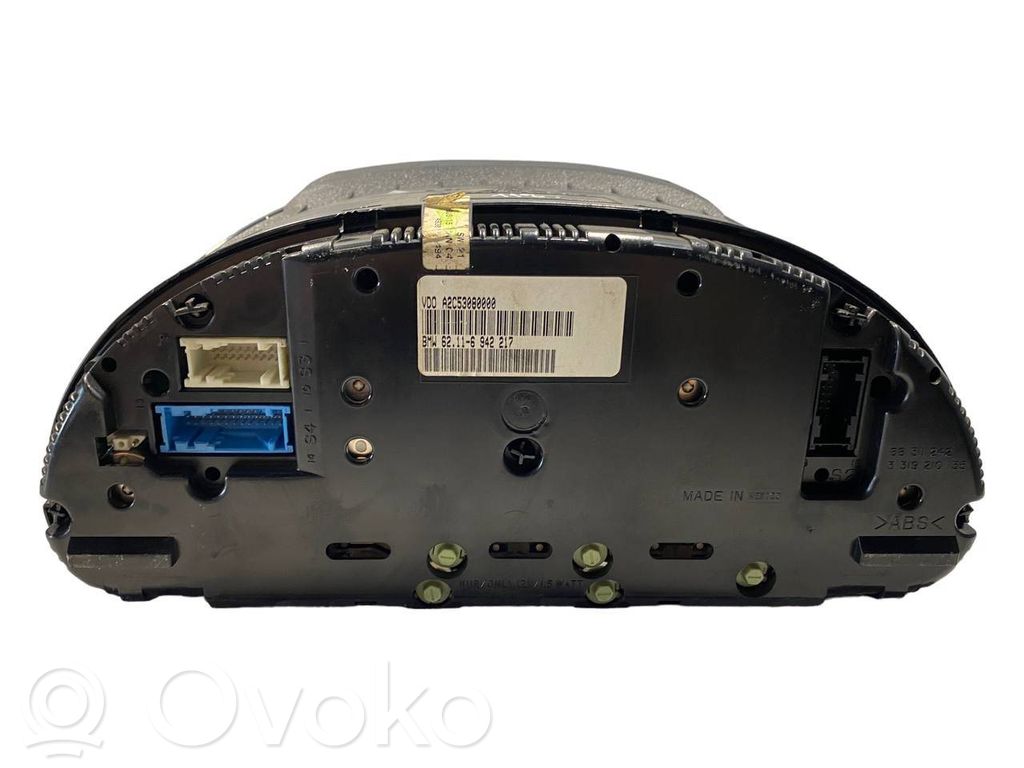 Speedometer (in the instrument panel)