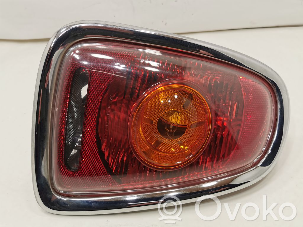 Задний фонарь в кузове