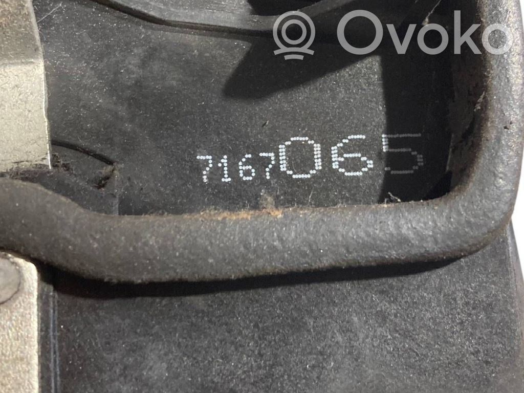 Priekšpusē slēdzene