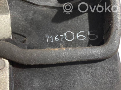 Priekšpusē slēdzene