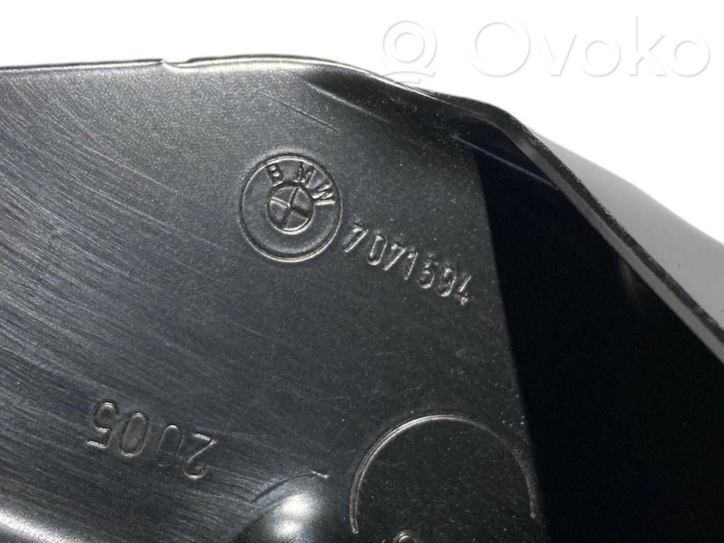 Aizmugurējā pārsega slēdzene