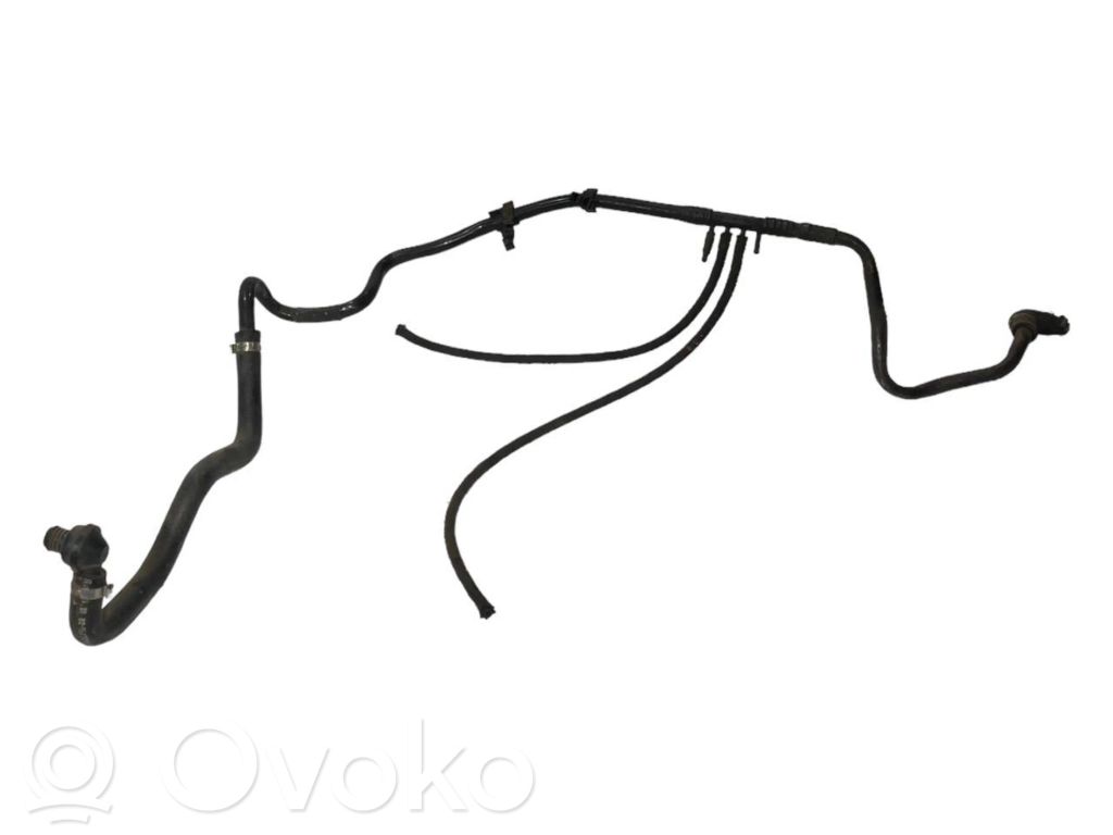 Caurulīte (-es) / šļūtene (-es)