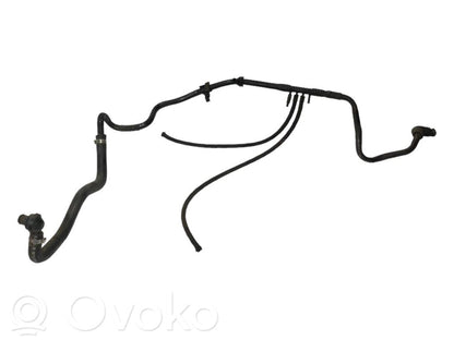 Caurulīte (-es) / šļūtene (-es)