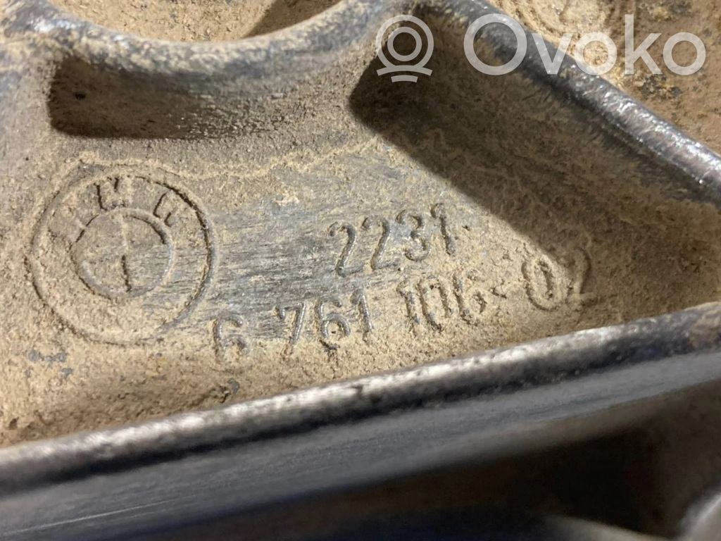 Transmission mounting bracket