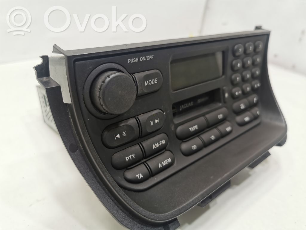 Radio / CD/DVD atskaņotājs / navigācija