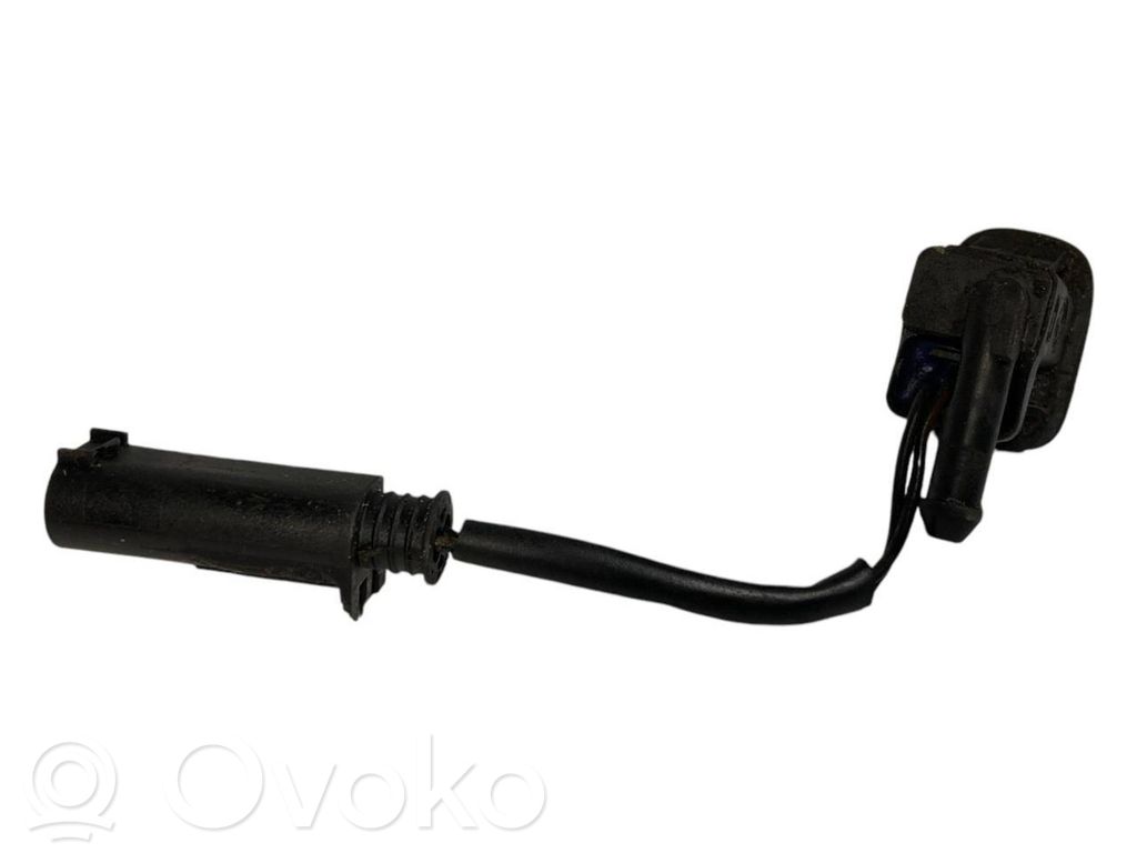 Mazgāšanas šķidruma smidzinātājs (-i) priekšējam logam