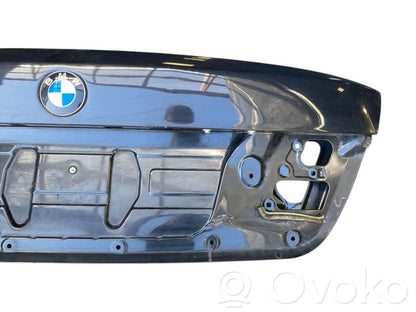 Задняя крышка (багажник)