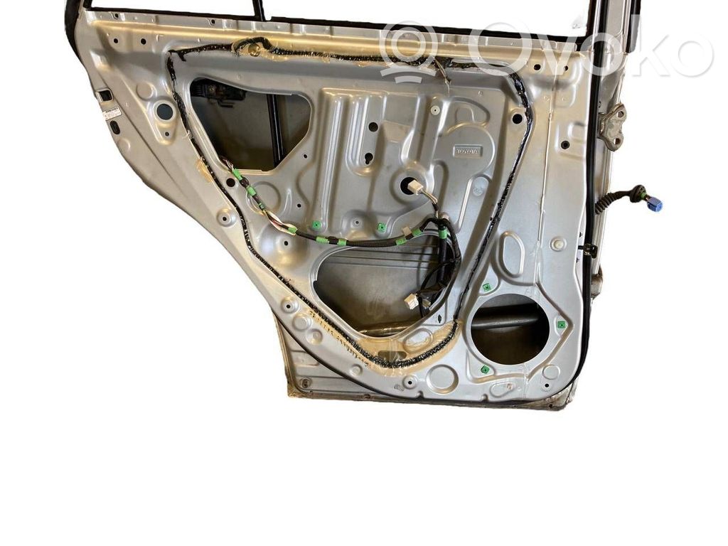 Aizmugurējās durvis