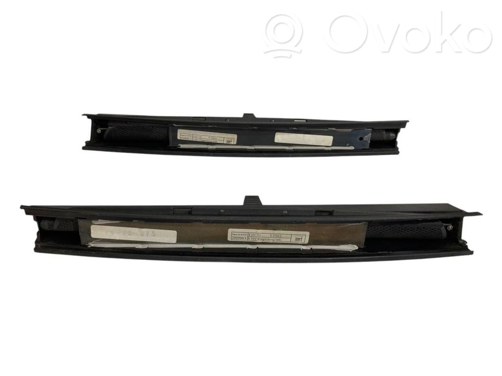 Aizmugurē logu aizkars