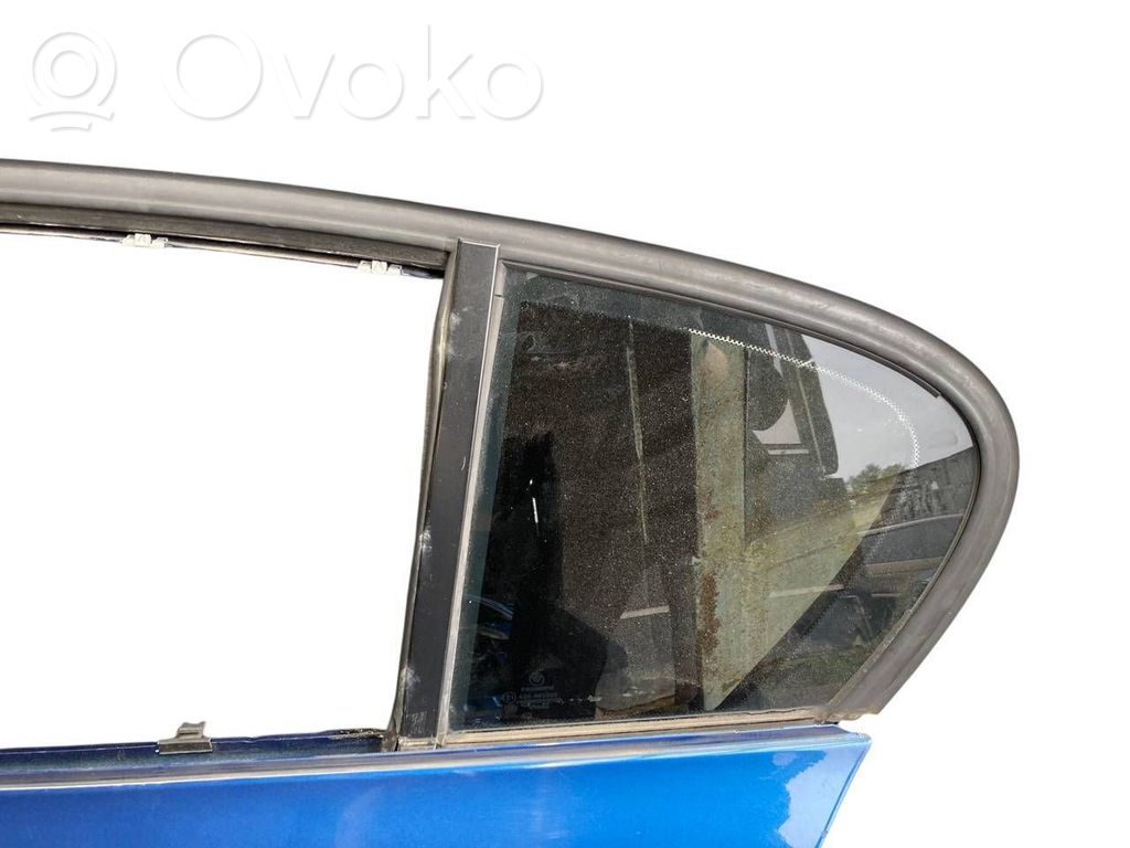 Aizmugurējās durvis