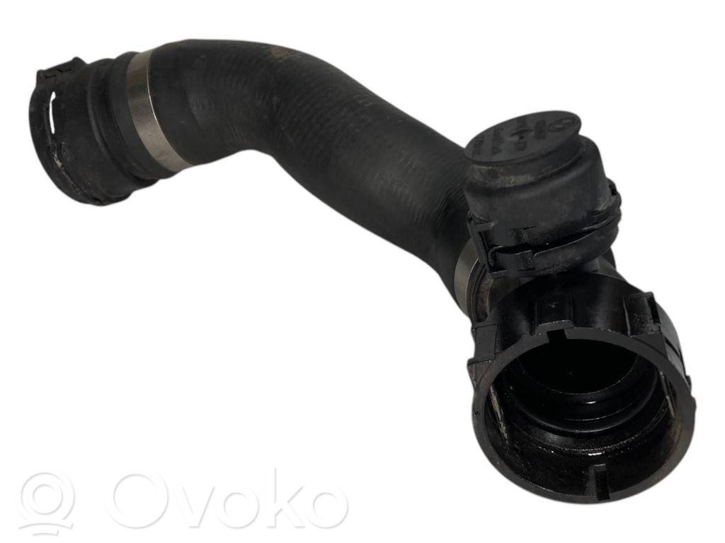 Caurulīte (-es) / šļūtene (-es)