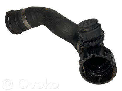 Caurulīte (-es) / šļūtene (-es)