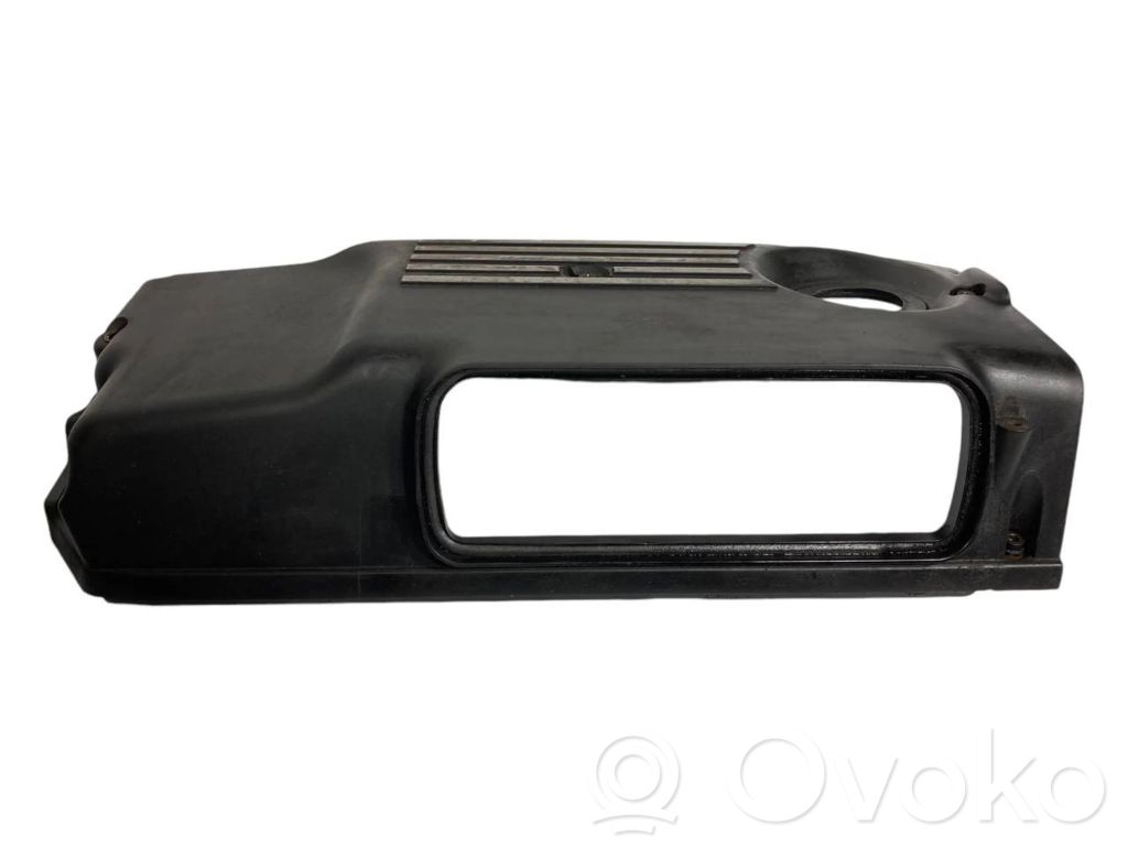 Dzinēja pārsegs (dekoratīva apdare)