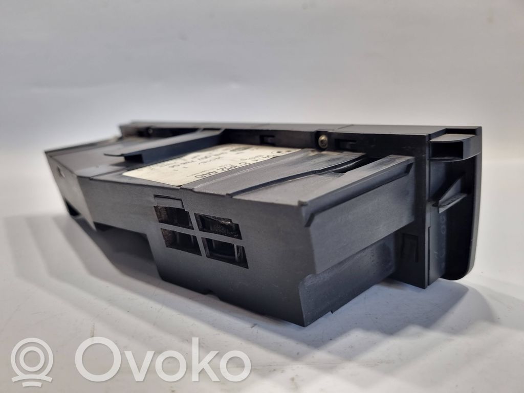 Gaisa kondicioniera / klimata kontroles / salona apsildes vadības bloks (salonā)