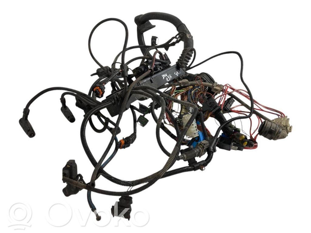 Dzinēja vadu instalācija