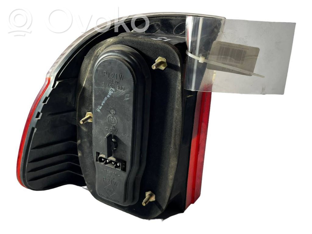 Задний фонарь в кузове