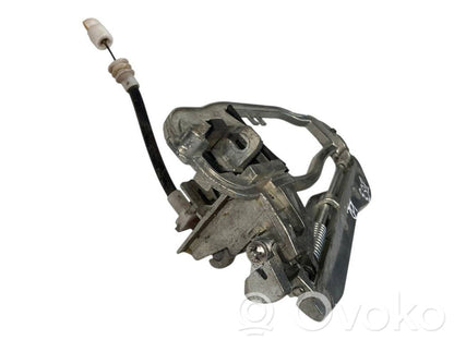 Priekšpusē turētājs / kronšteins ārējam atvēršanas rokturim