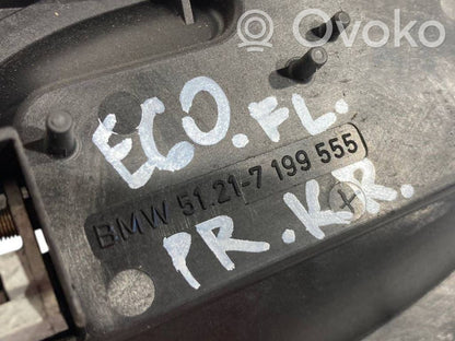 Priekšpusē turētājs / kronšteins ārējam atvēršanas rokturim