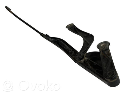 Priekšējā loga tīrītāja kājiņa