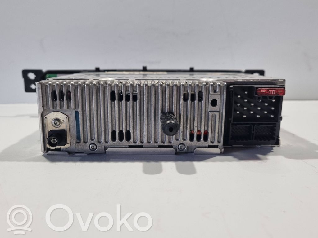 Radio / CD/DVD atskaņotājs / navigācija