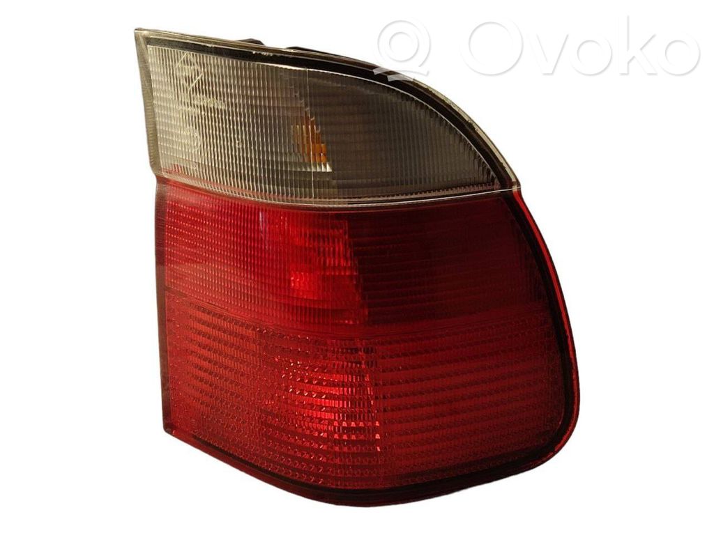 Aizmugurējais lukturis virsbūvē