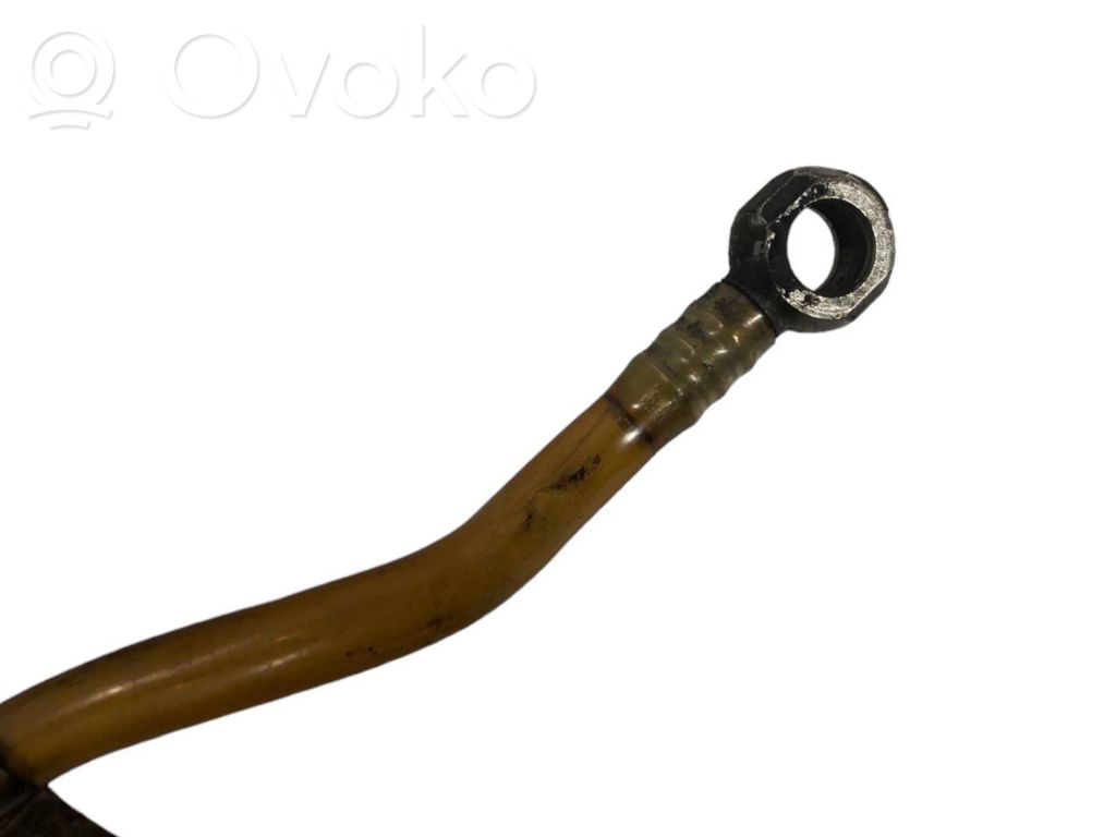 Caurule (-es) / šļūtene (-es)