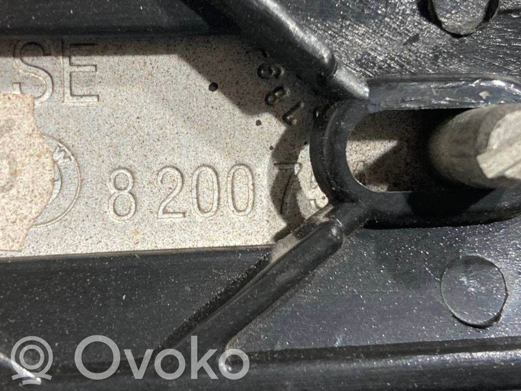 Aizmugurē durvju dekoratīvā apdare (moldings)