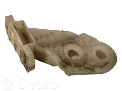 Держатель переднего бампера