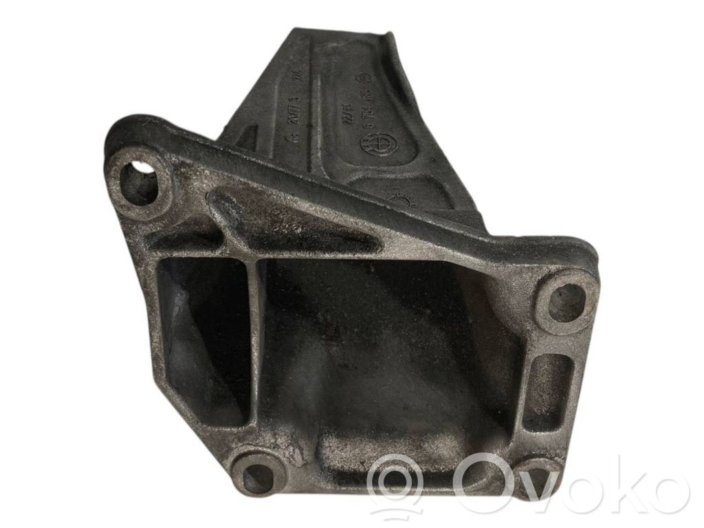 Engine mounting bracket