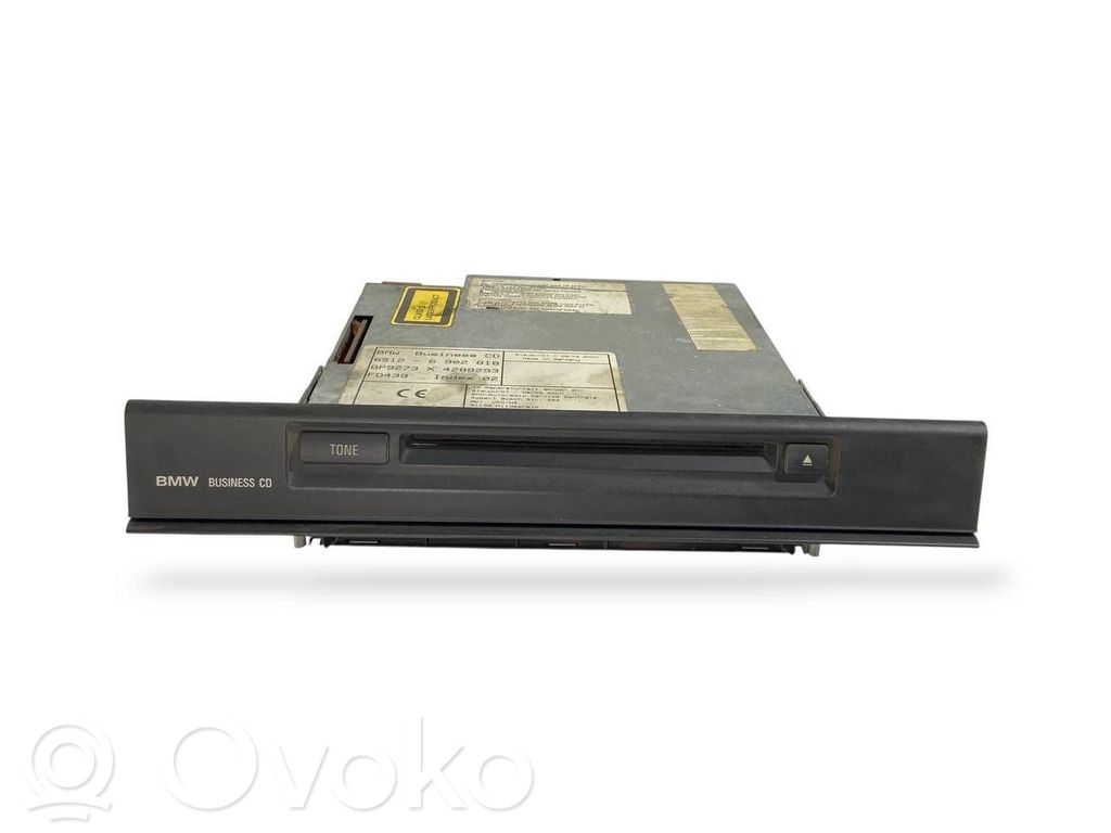 Radio / CD/DVD atskaņotājs / navigācija