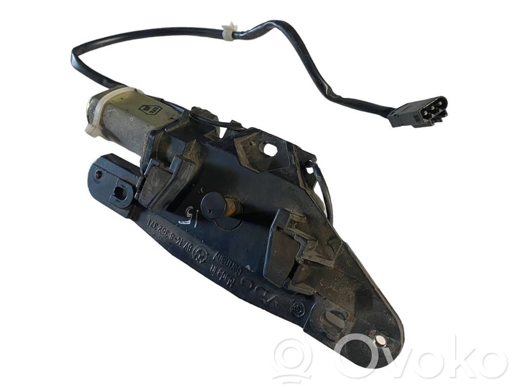 Aizmugurējā pārsega pievilcējs