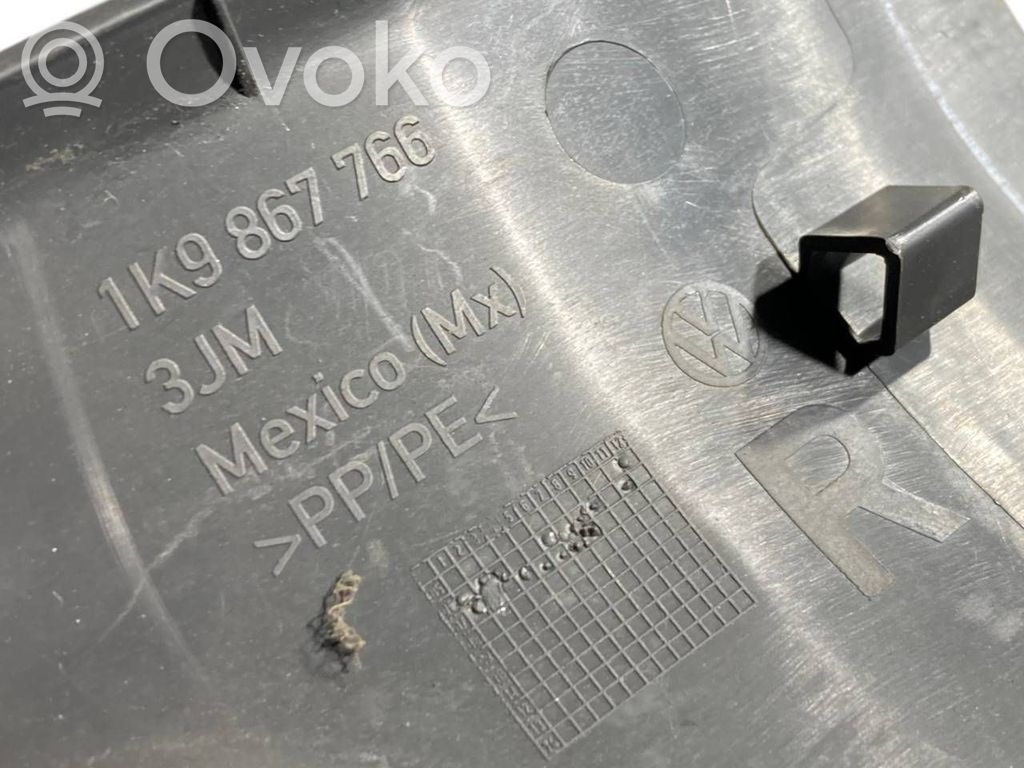 Sānu dekoratīvā apdare pie aizmugurējā sēdekļa (augšdaļa)