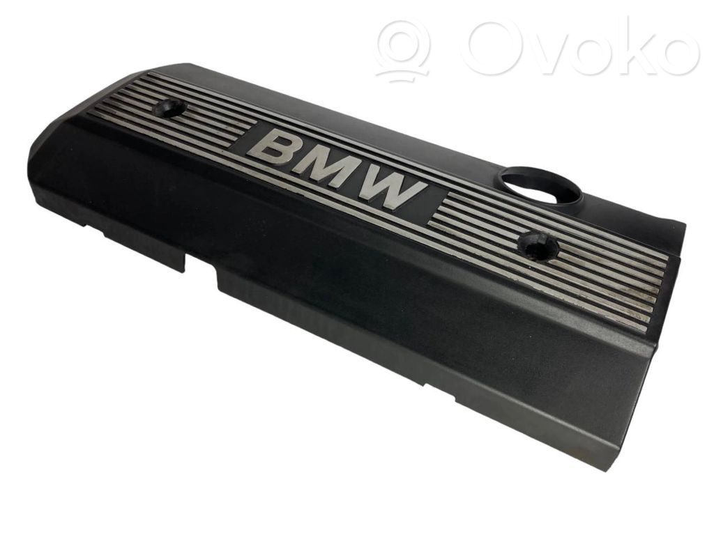 Dzinēja pārsegs (dekoratīva apdare)