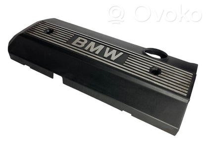 Dzinēja pārsegs (dekoratīva apdare)