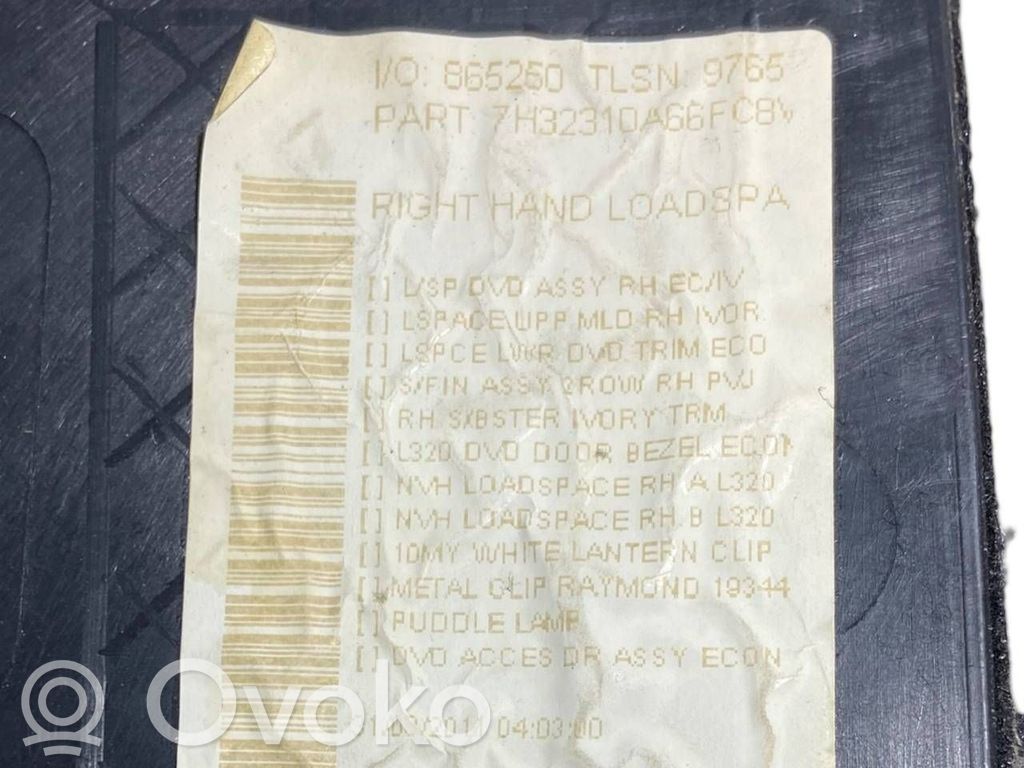 Bagāžnieka sānu apakšējās apdares panelis